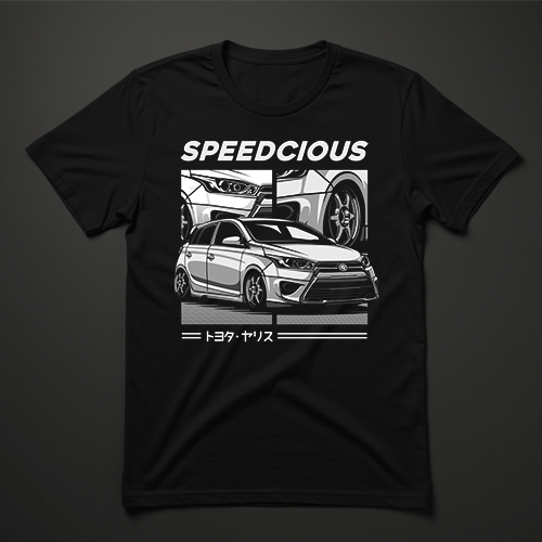 חולצת טי שחורה עם הדפס של טויוטה יאריס והכיתוב Speedcious בסגנון יפני