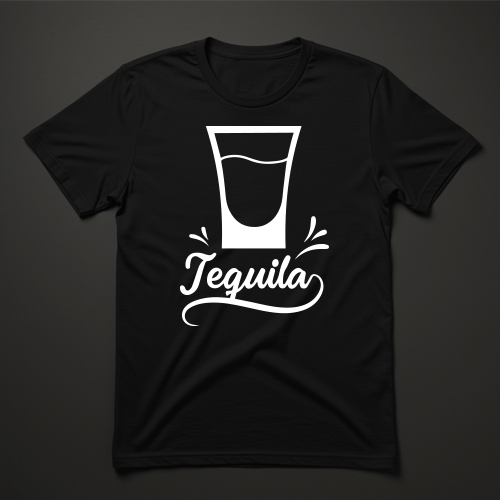 חולצה שחורה עם הדפס כוס טקילה וכיתוב Tequila בלבן