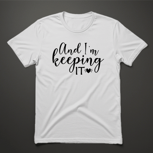 חולצה לבנה לנשים עם כיתוב And I'm keeping it ולב קטן