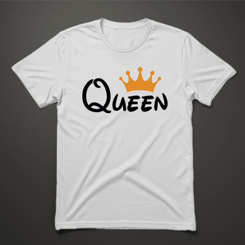 חולצה לבנה לאישה עם כיתוב Queen וכתר בצבע זהב