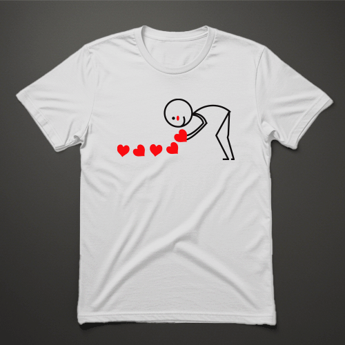 חולצת גברים לבנה עם איור דמות מפזרת לבבות אדומים בגופן שחור – אידאלית לזוגות