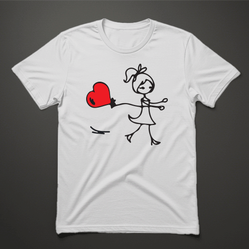 חולצת נשים לבנה עם איור של דמות מחזיקה בלון בצורת לב אדום