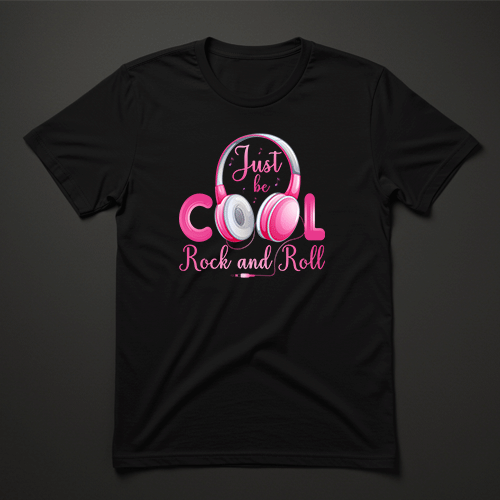 חולצת טריקו שחורה עם הדפס ורוד ולבן Just Be Cool Rock and Roll