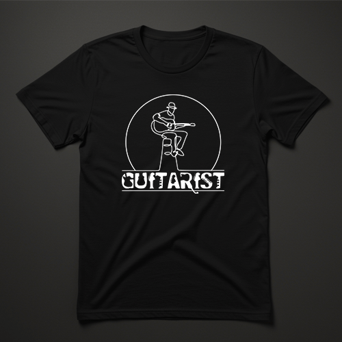 חולצת טריקו שחורה עם הדפס לבן של גיטריסט וכיתוב Guitarist